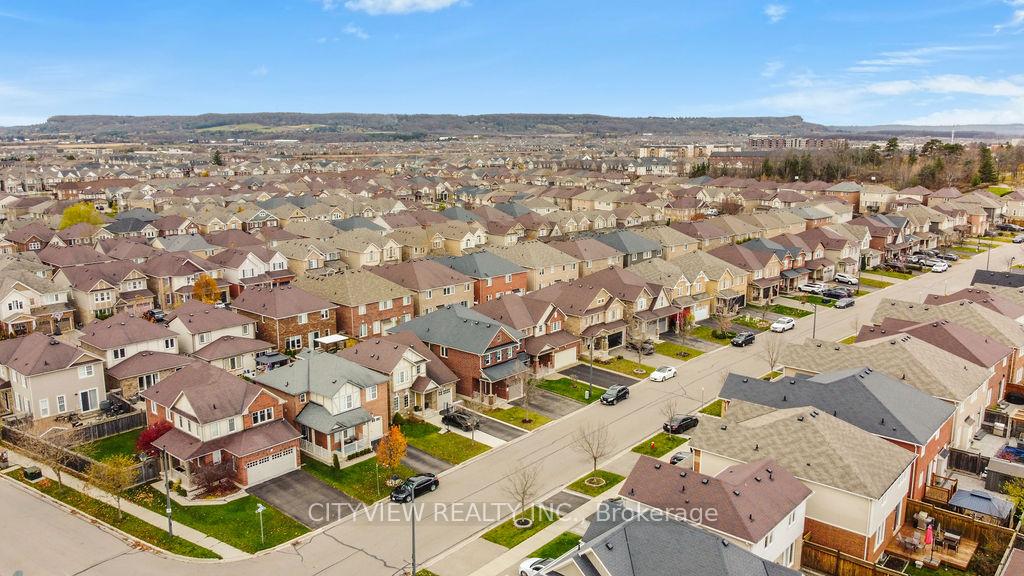Photo 4 of 984 Dice Way E, Milton, Willmott — HOMEH