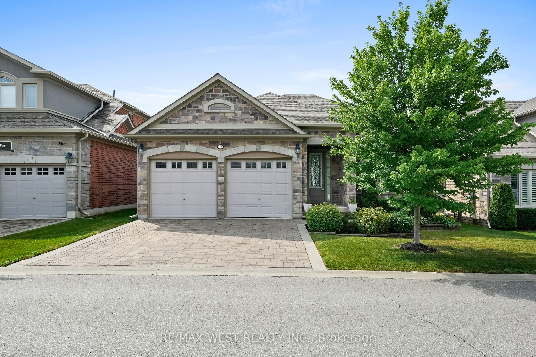 Photo 2 of Unit 29, 109 Ridge Way, New Tecumseth, Alliston — HOMEH