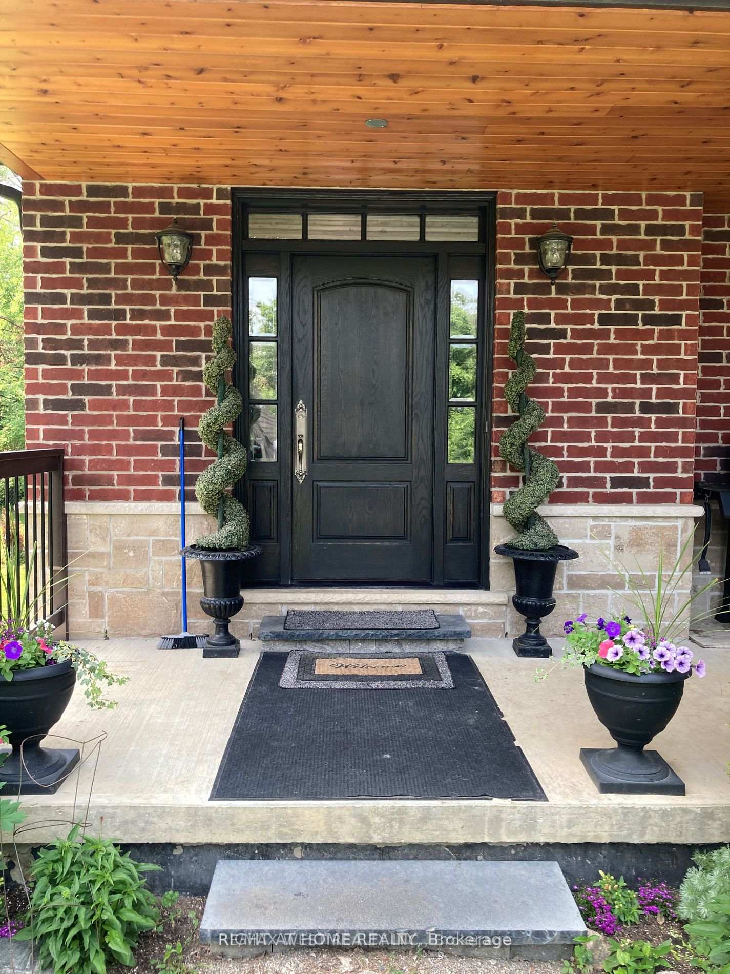 Photo 4 of 125 Ridge Road, Aurora, Aurora Estates — HOMEH