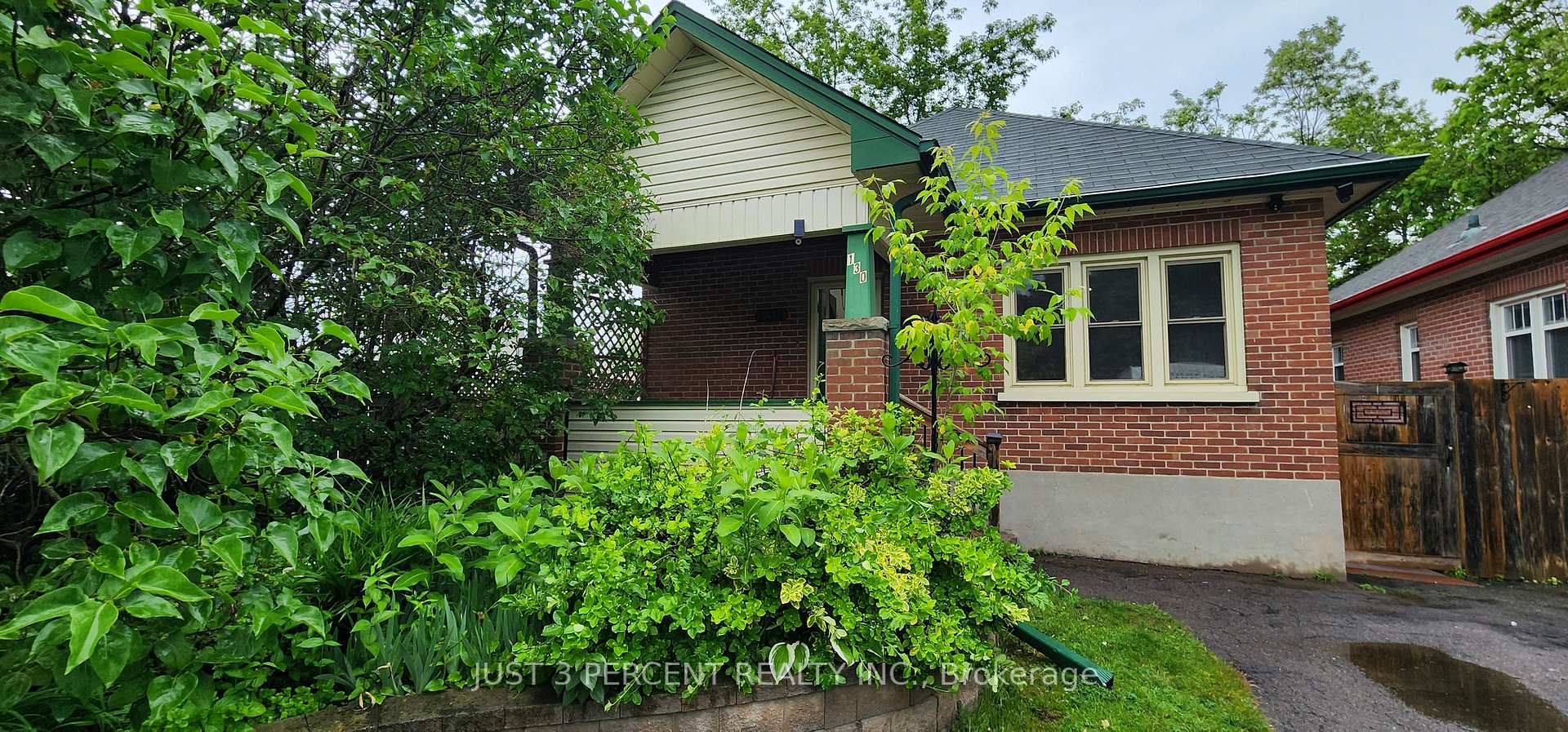 Front of 130 Romaine Street