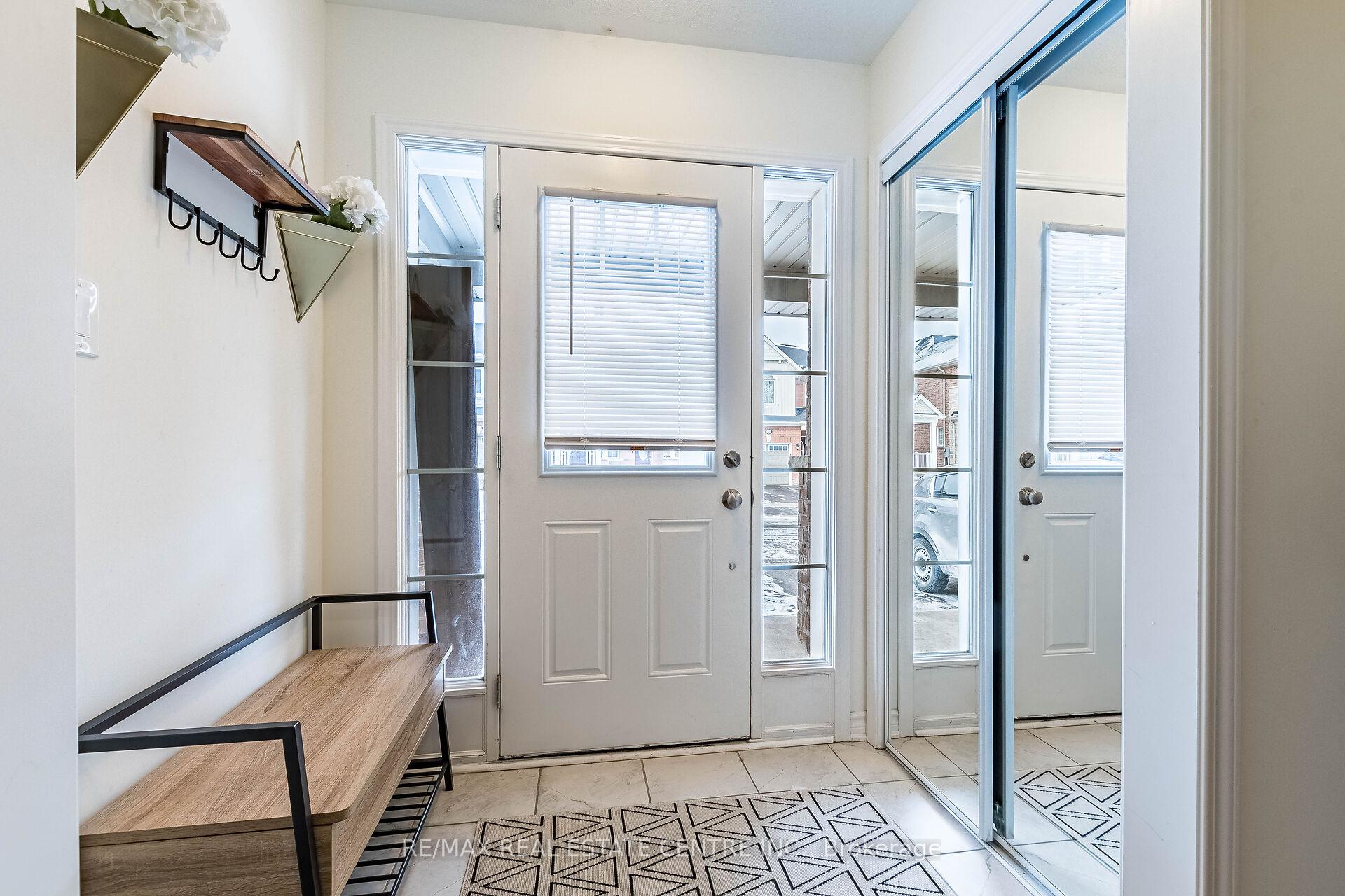 Photo 4 of 1141 Duignan Crescent, Milton, Ford — HOMEH