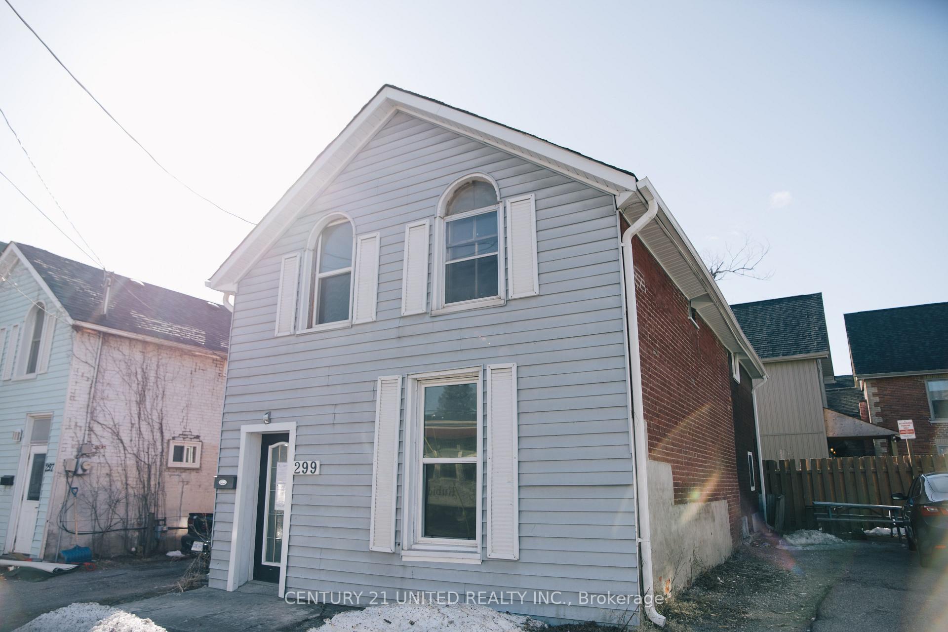 Front of 299 Sherbrooke Street