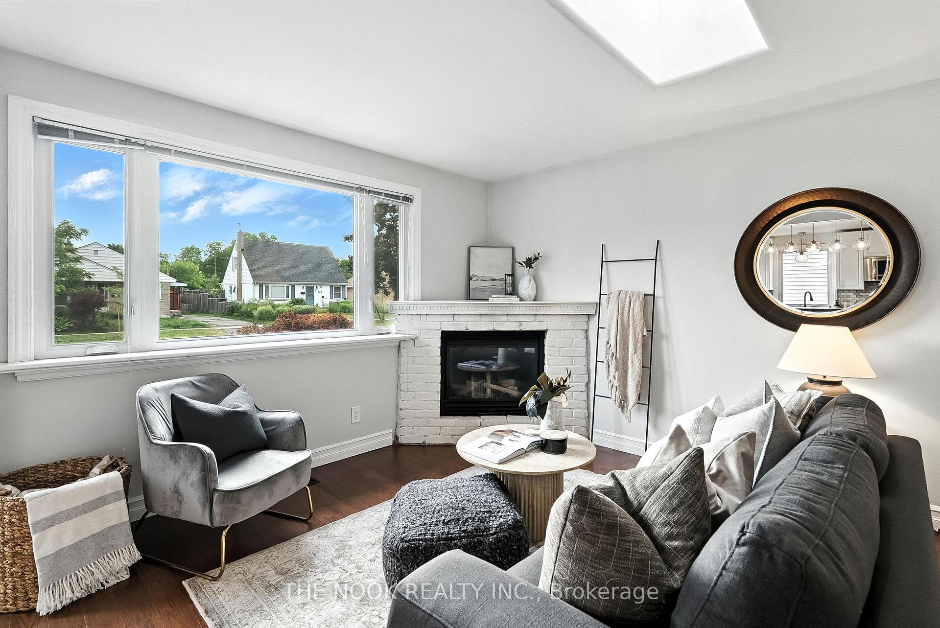 Photo 6 of 818 Nicholls Street, Peterborough, Northcrest Ward 5 — HOMEH