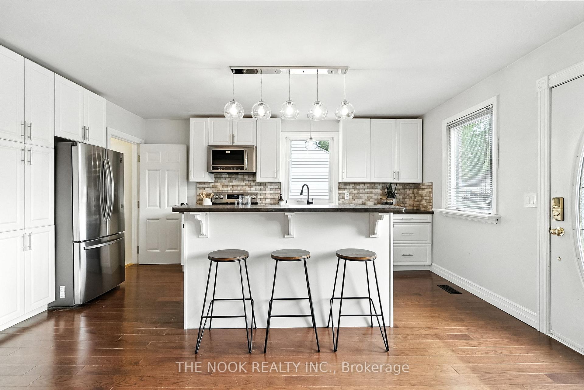 Photo 13 of 818 Nicholls Street, Peterborough, Northcrest Ward 5 — HOMEH