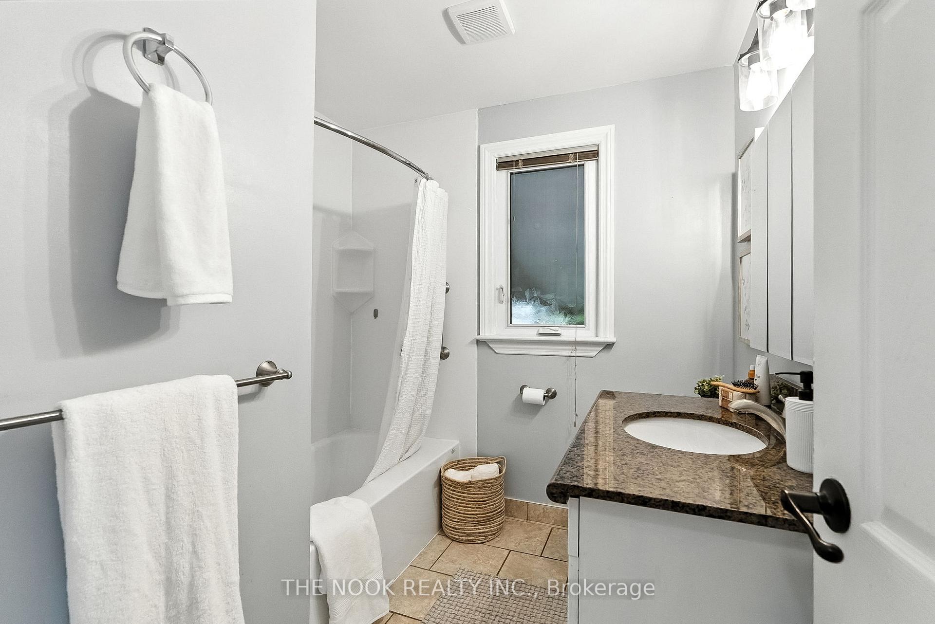 Photo 26 of 818 Nicholls Street, Peterborough, Northcrest Ward 5 — HOMEH