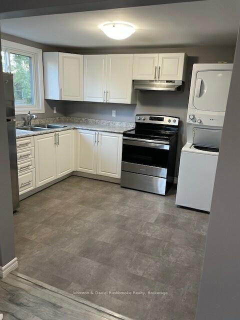 Photo 2 of 28 Grove Street E, Barrie, Wellington — HOMEH