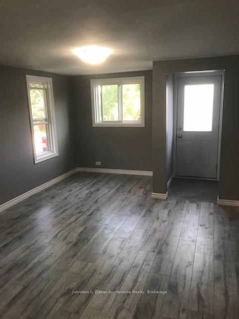 Photo 4 of 28 Grove Street E, Barrie, Wellington — HOMEH