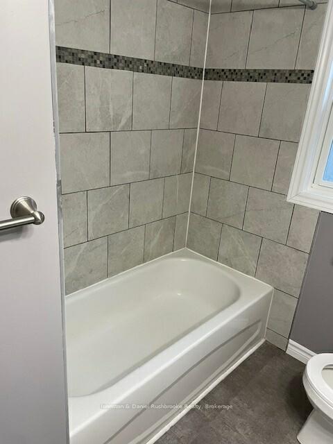 Photo 8 of 28 Grove Street E, Barrie, Wellington — HOMEH