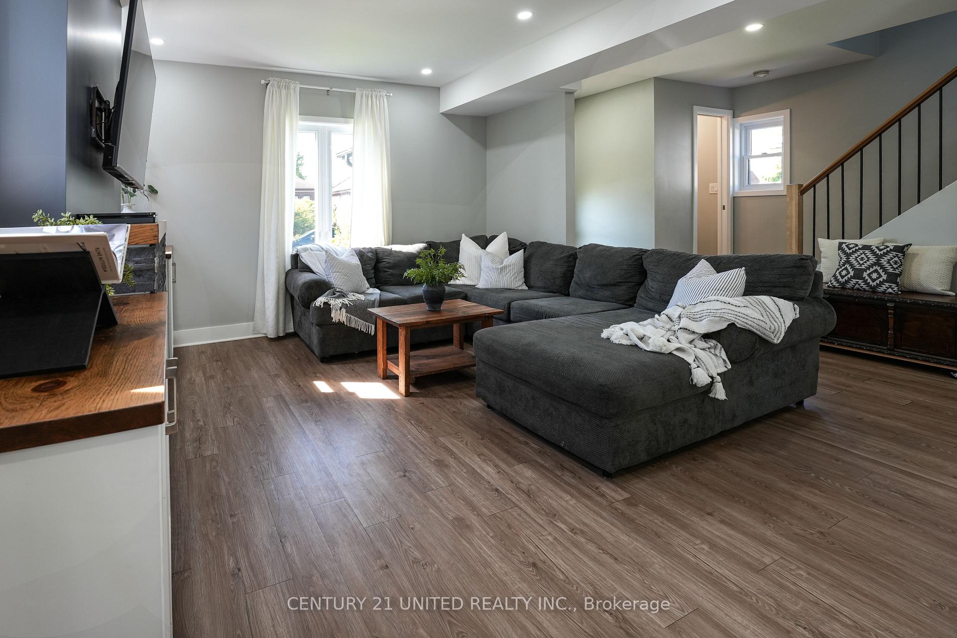Photo 8 of 548 Douglas Avenue, Peterborough, Town Ward 3 — HOMEH