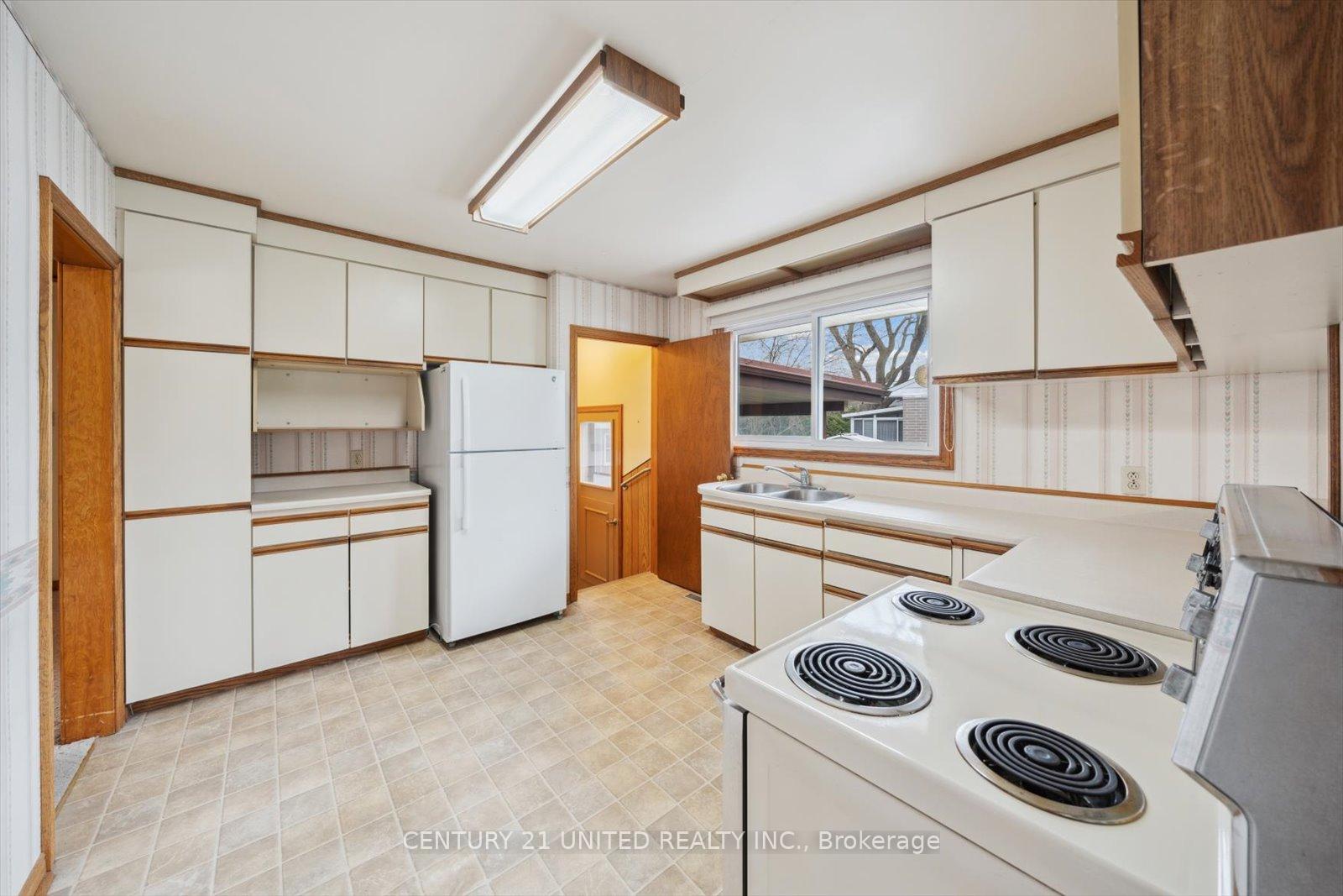 Photo 20 of 980 Oriole Drive, Peterborough, Northcrest Ward 5 — HOMEH
