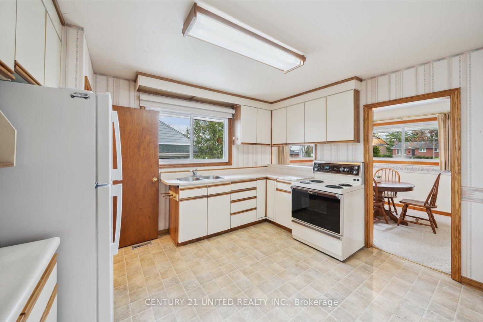 Photo 23 of 980 Oriole Drive, Peterborough, Northcrest Ward 5 — HOMEH