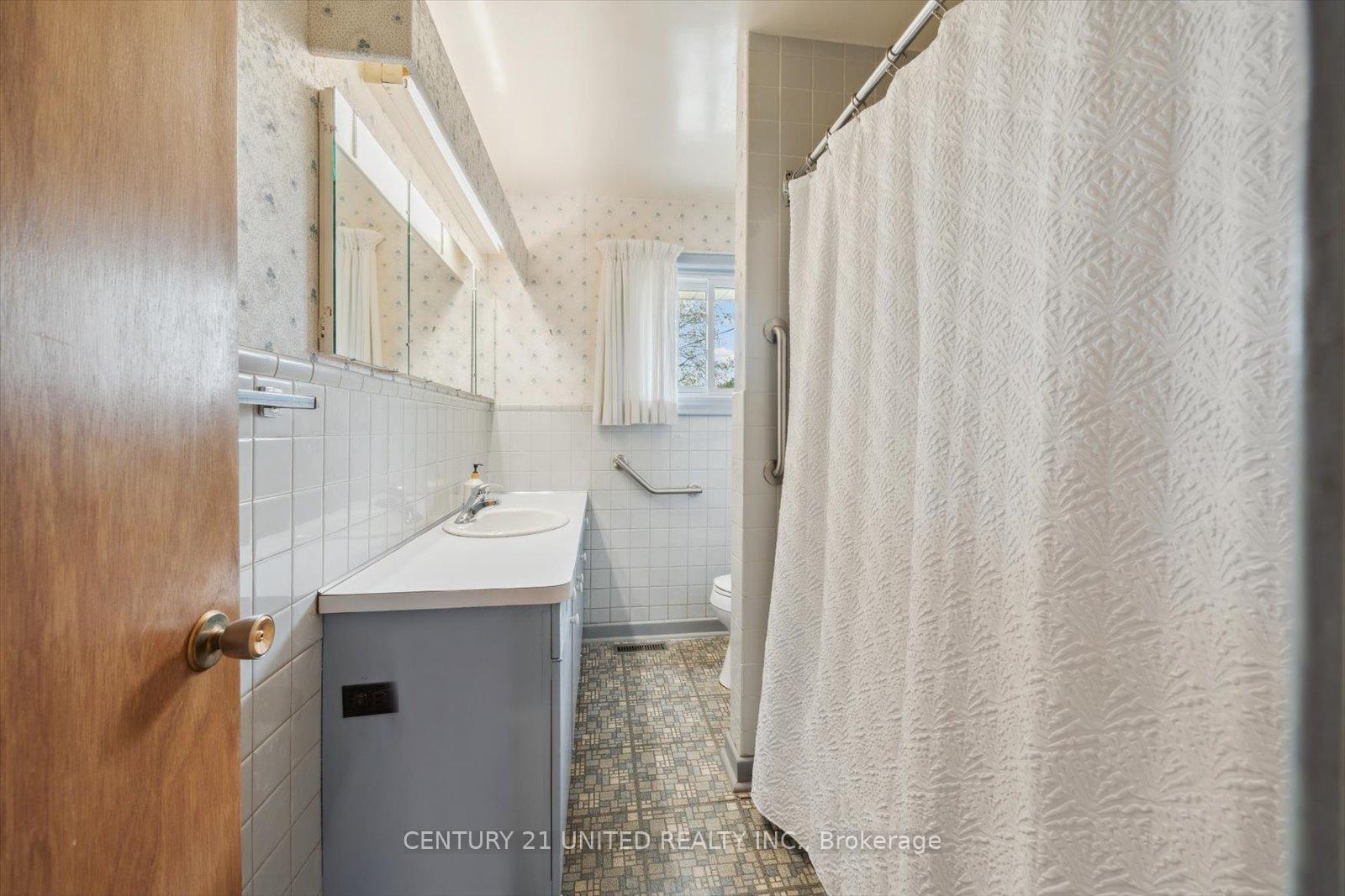 Photo 33 of 980 Oriole Drive, Peterborough, Northcrest Ward 5 — HOMEH