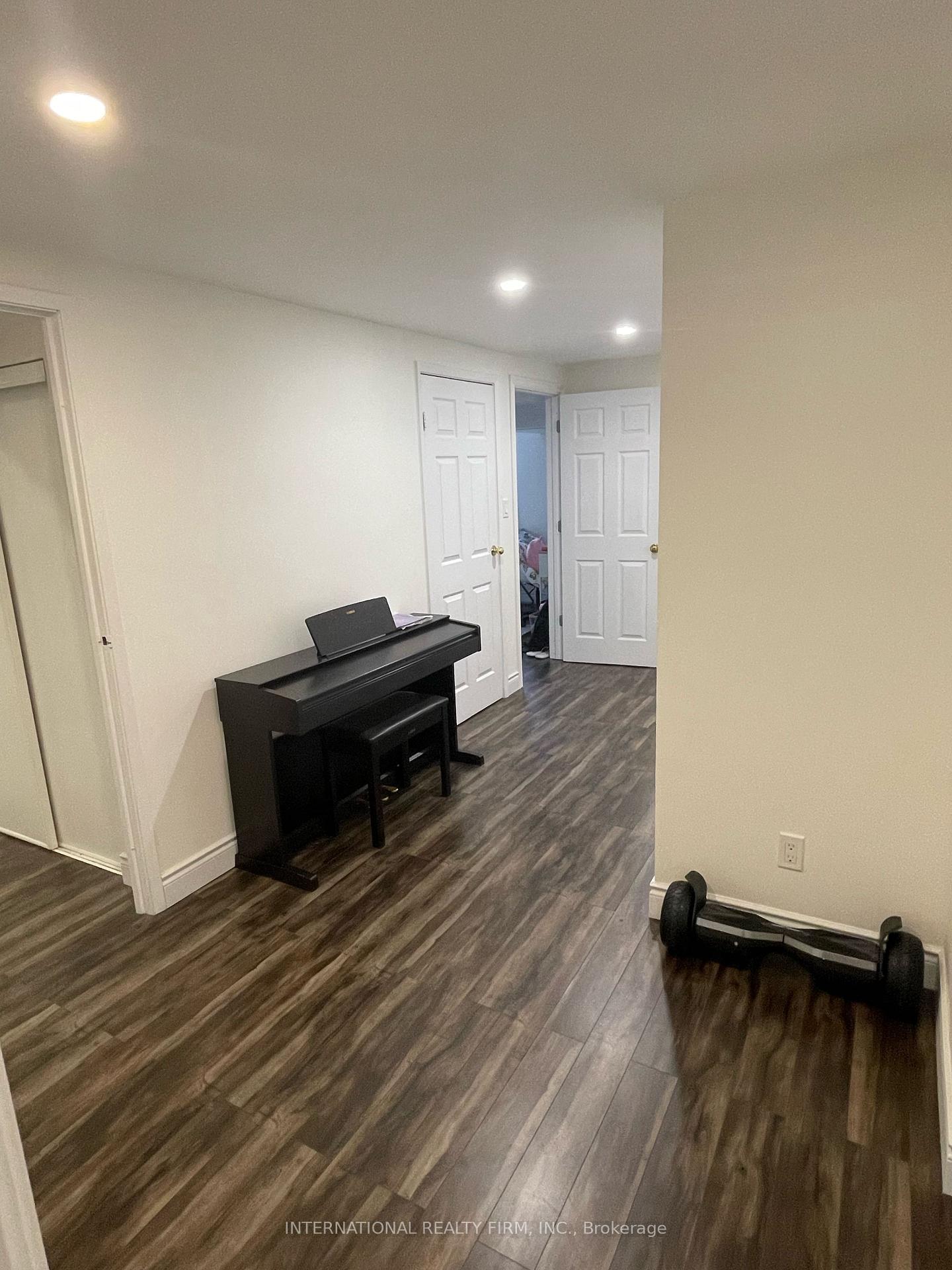 Photo 13 of Unit Basement, 141 Kemano Road, Aurora, Aurora Heights — HOMEH