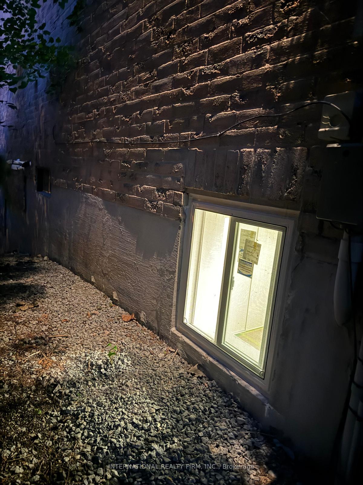 Photo 14 of Unit Basement, 141 Kemano Road, Aurora, Aurora Heights — HOMEH