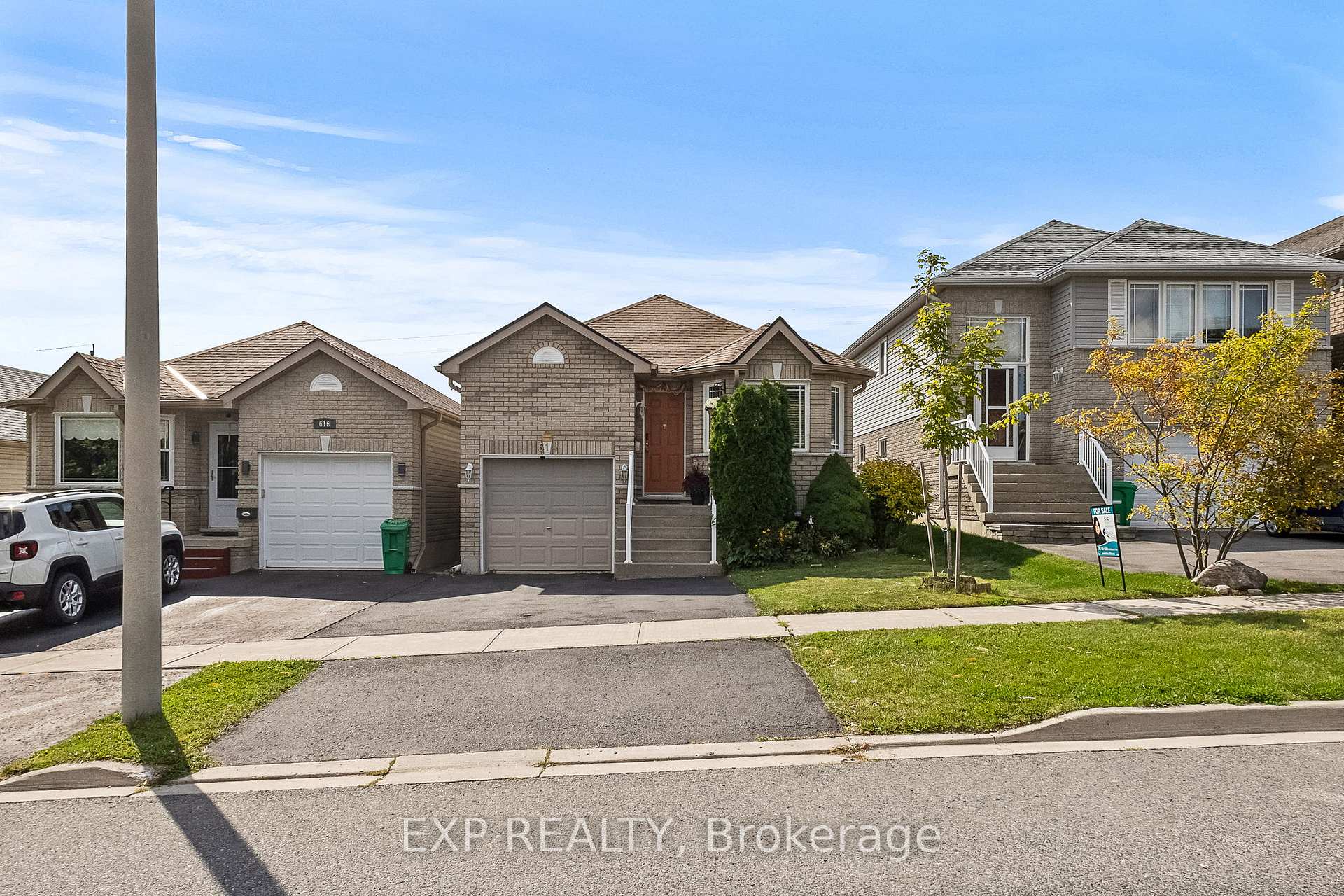 Photo 2 of 614 Clancy Crescent, Peterborough, Otonabee Ward 1 — HOMEH