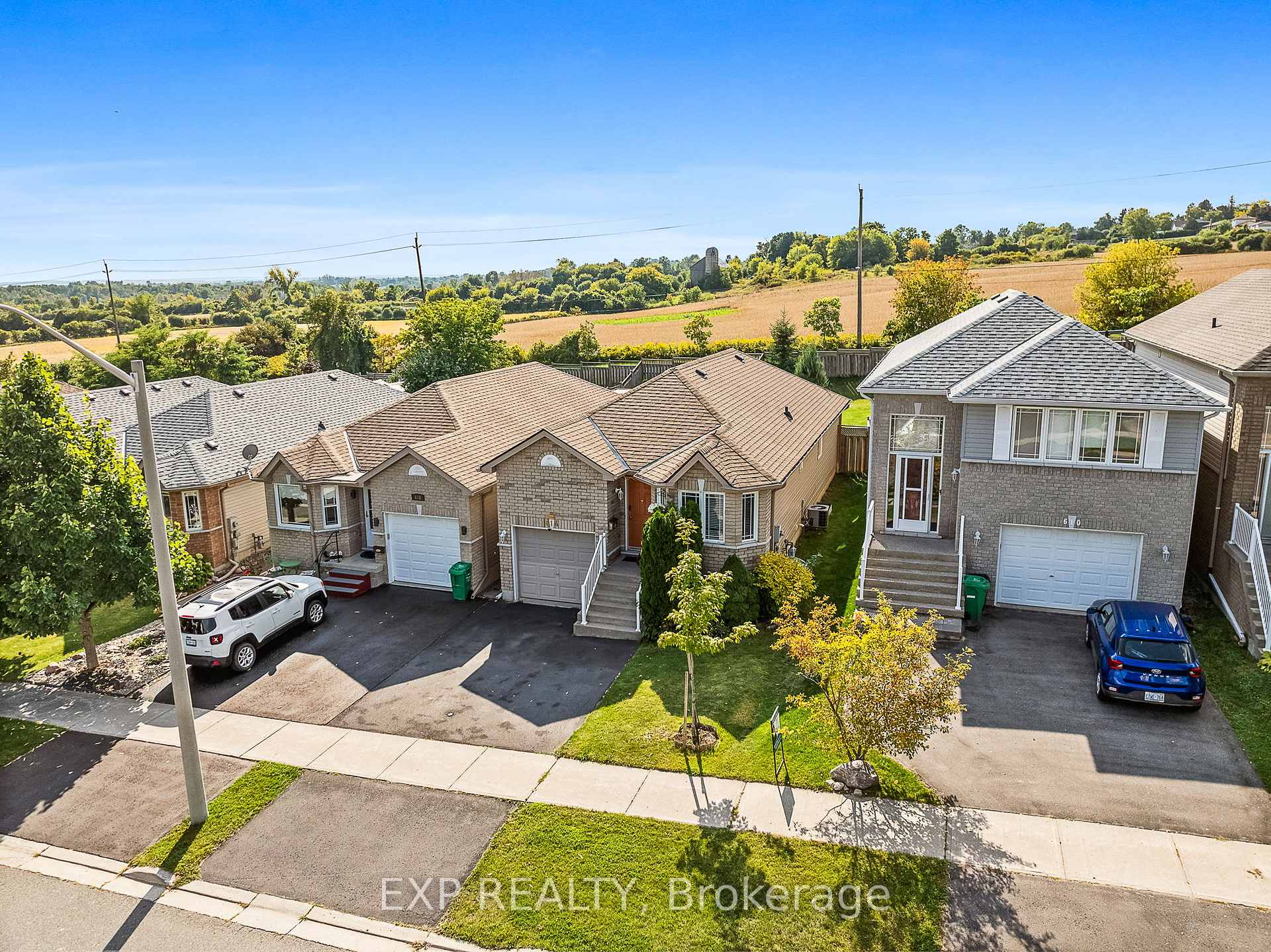 Photo 3 of 614 Clancy Crescent, Peterborough, Otonabee Ward 1 — HOMEH
