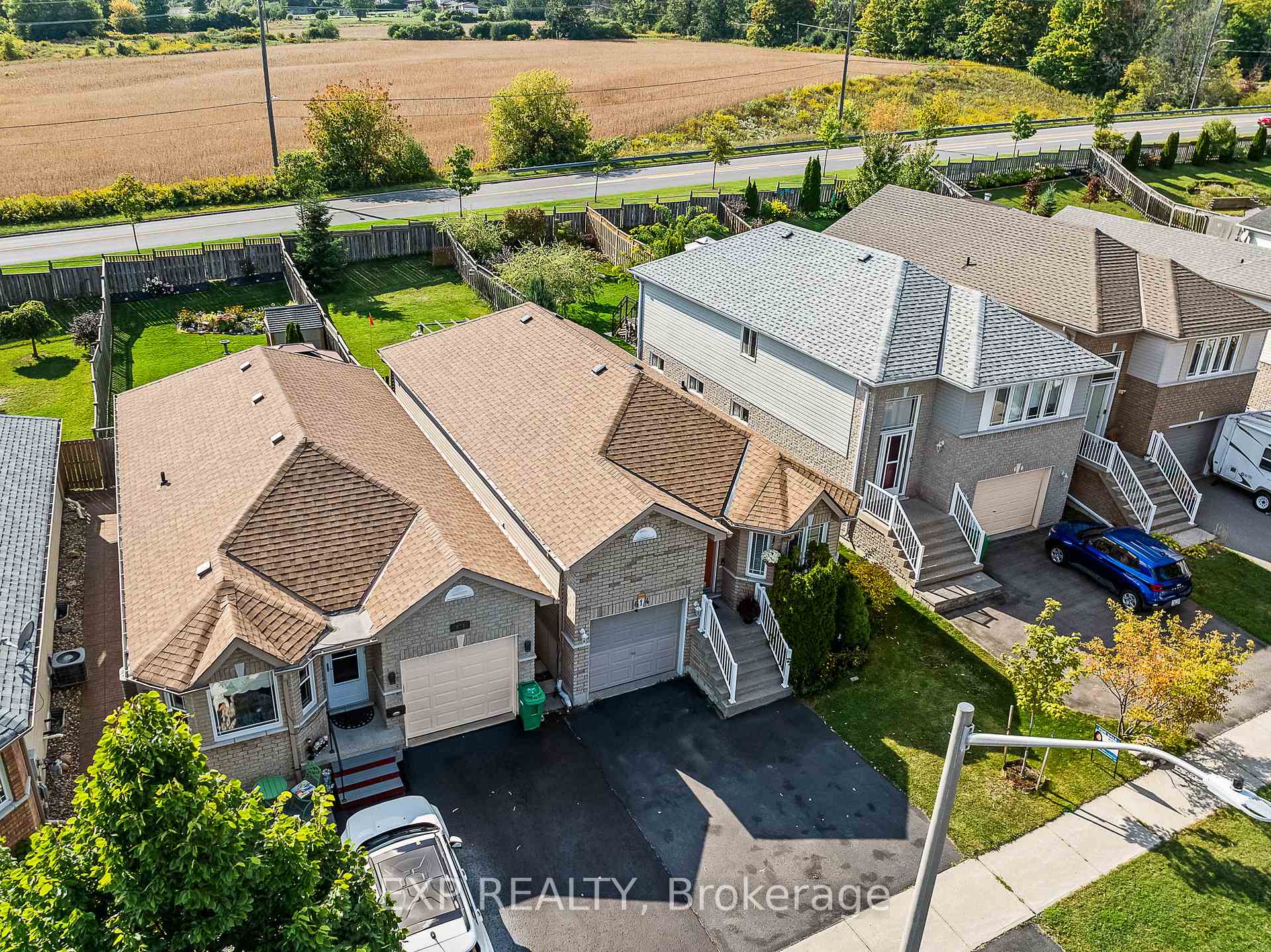 Photo 4 of 614 Clancy Crescent, Peterborough, Otonabee Ward 1 — HOMEH