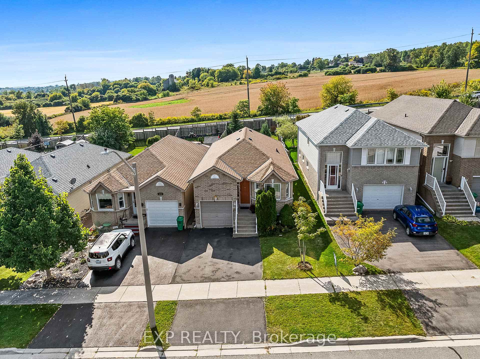 Photo 5 of 614 Clancy Crescent, Peterborough, Otonabee Ward 1 — HOMEH