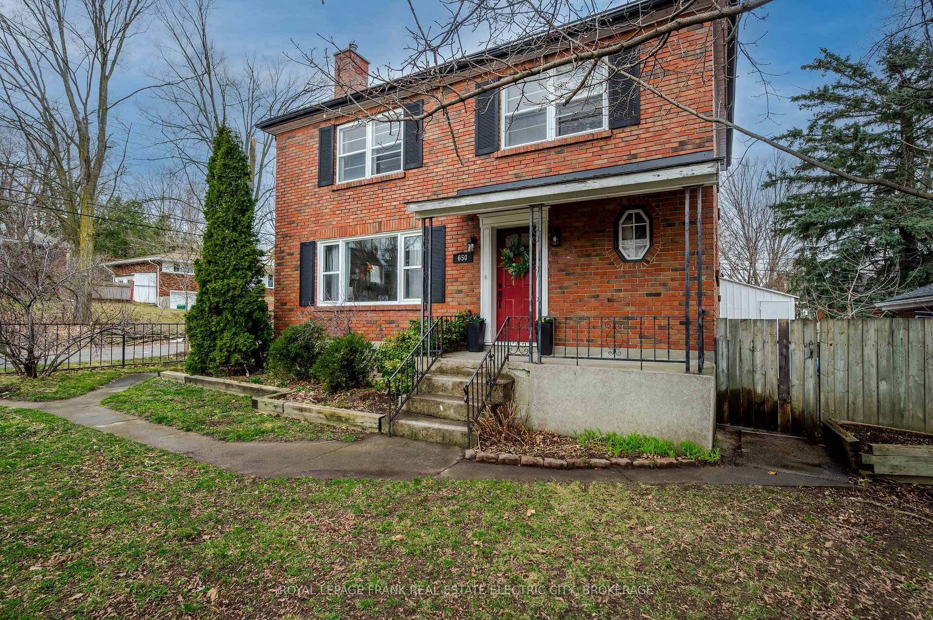 Photo 2 of 650 Sherbrooke Street, Peterborough, Town Ward 3 — HOMEH