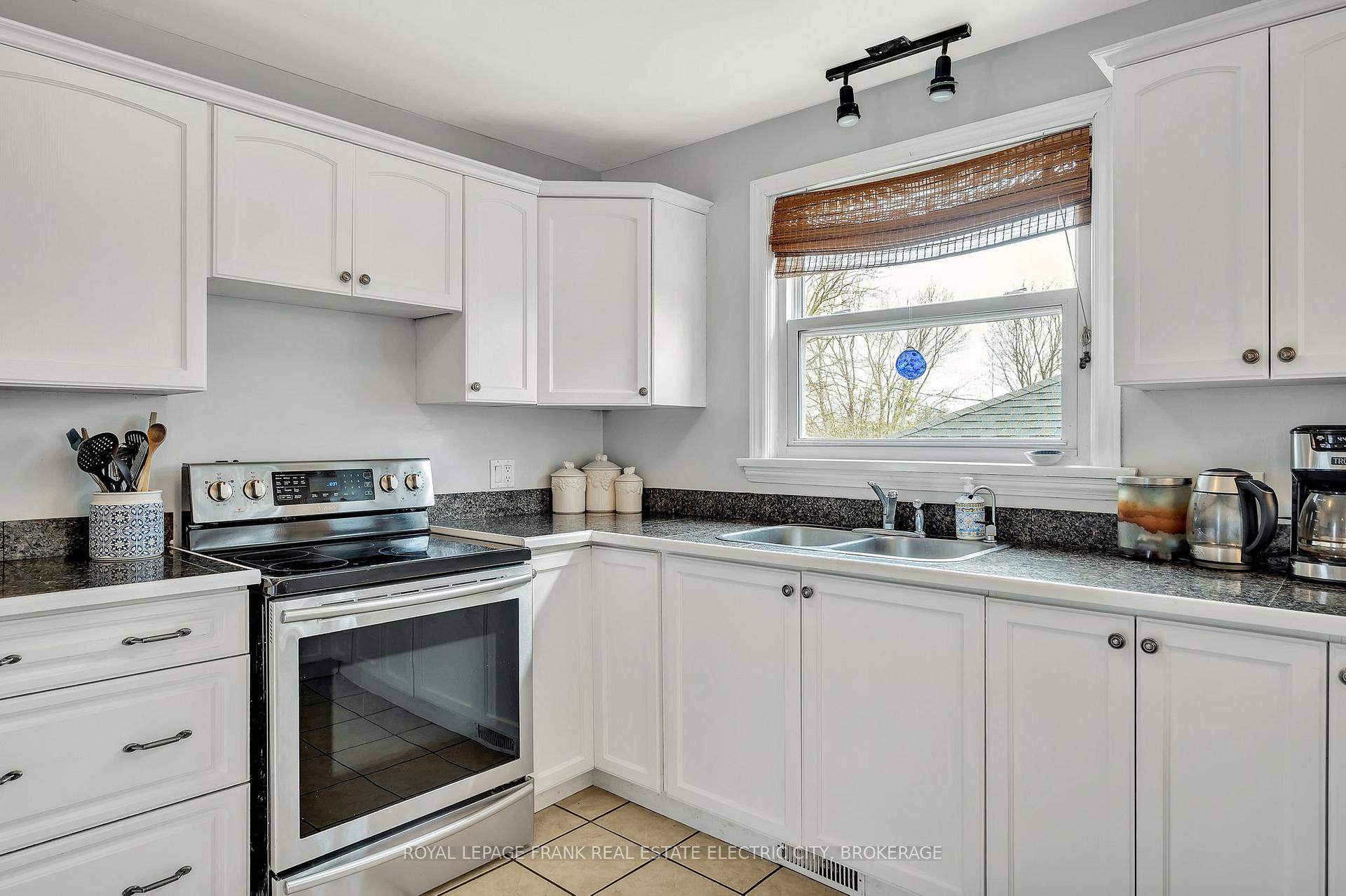 Photo 11 of 650 Sherbrooke Street, Peterborough, Town Ward 3 — HOMEH