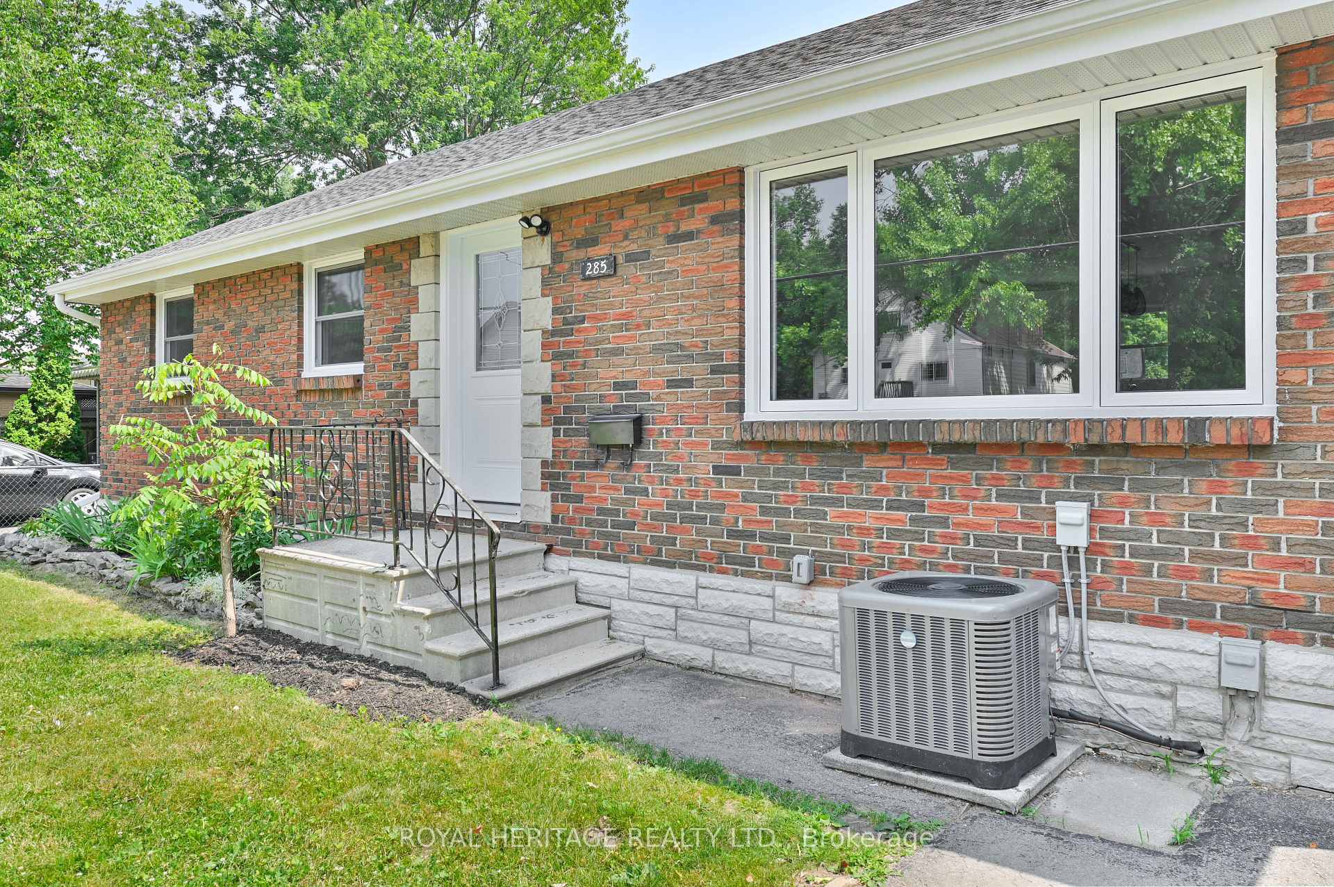 Photo 3 of 285 Herchimer Avenue, Belleville, Belleville Ward — HOMEH
