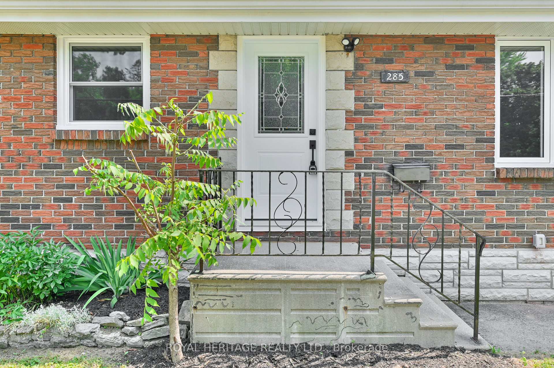 Photo 2 of 285 Herchimer Avenue, Belleville, Belleville Ward — HOMEH