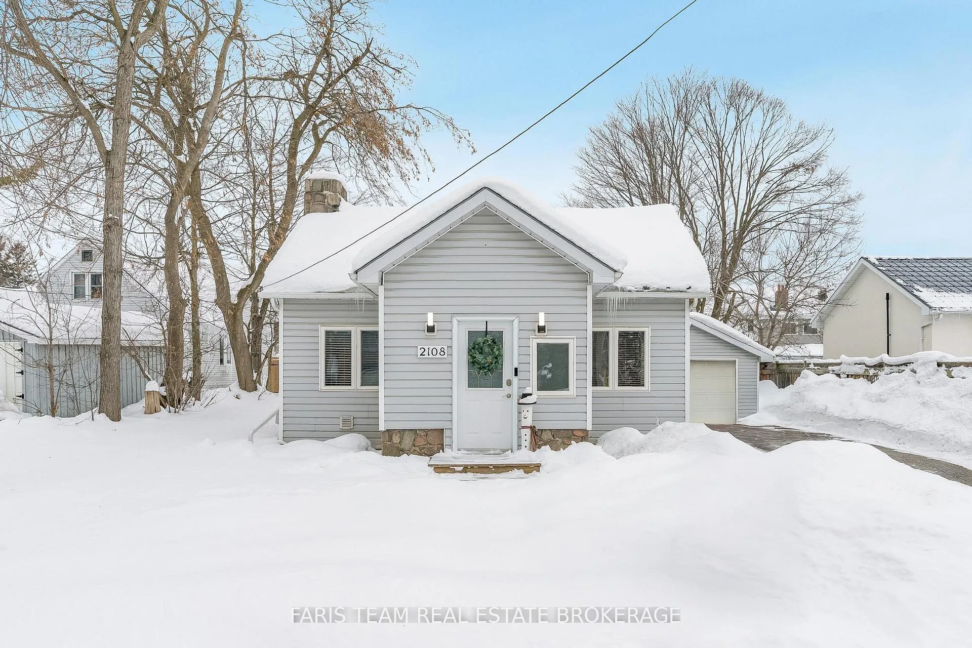 Front of 2108 Victoria Street
