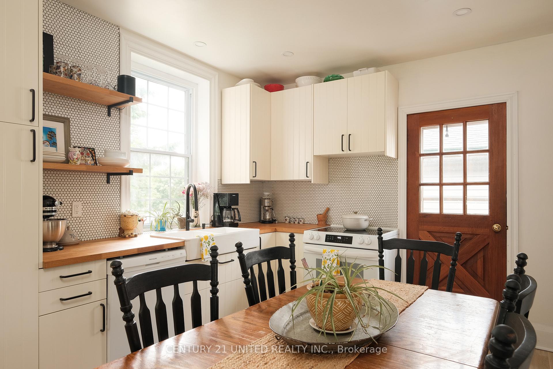 Photo 6 of 400 Crystal Drive, Peterborough, Ashburnham Ward 4 — HOMEH