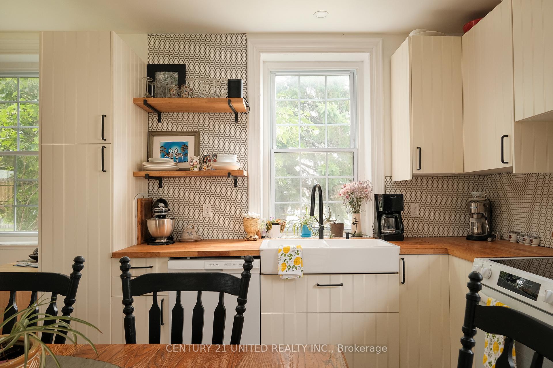 Photo 7 of 400 Crystal Drive, Peterborough, Ashburnham Ward 4 — HOMEH