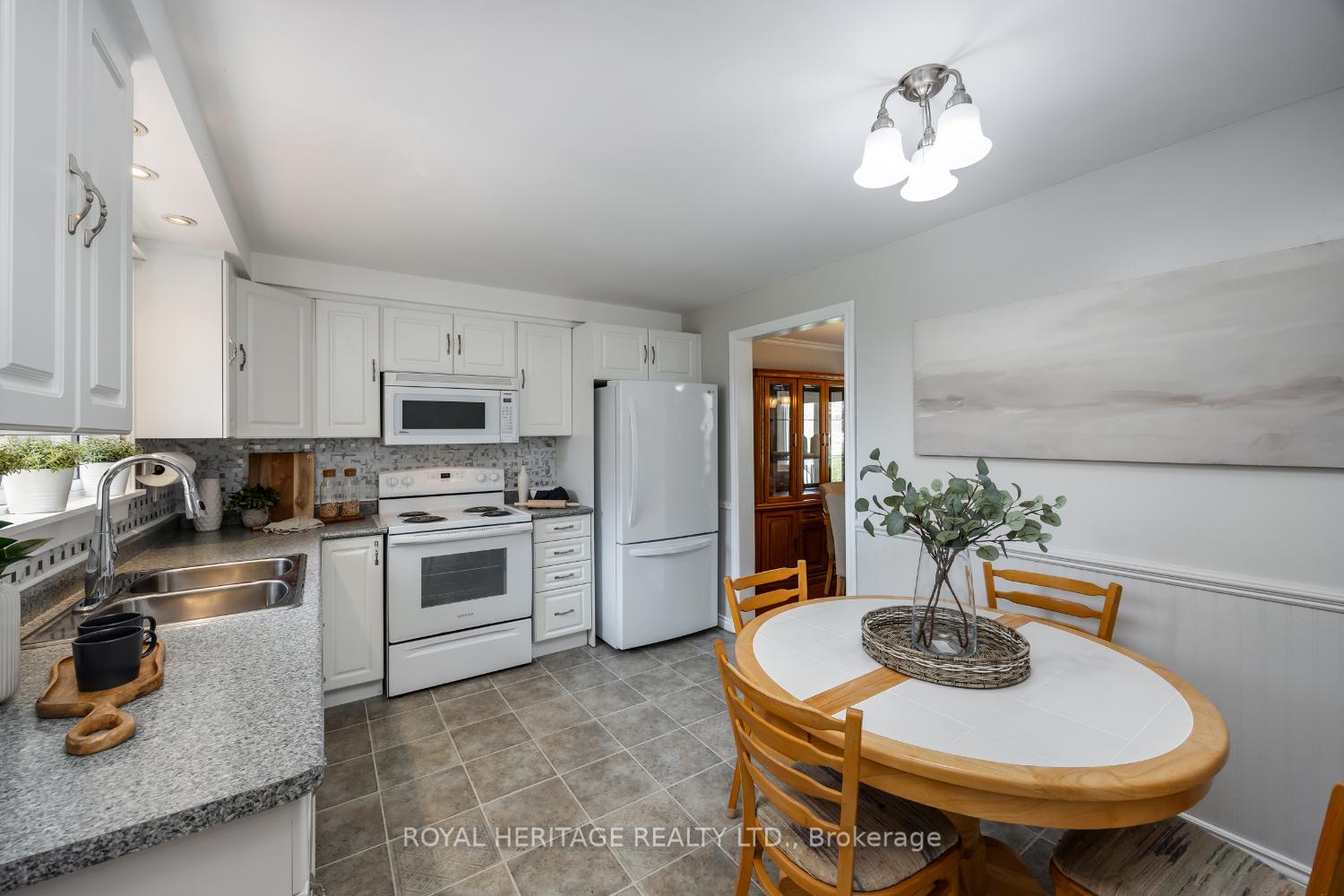 Photo 15 of 15 Lawrie Road, Ajax, South East — HOMEH