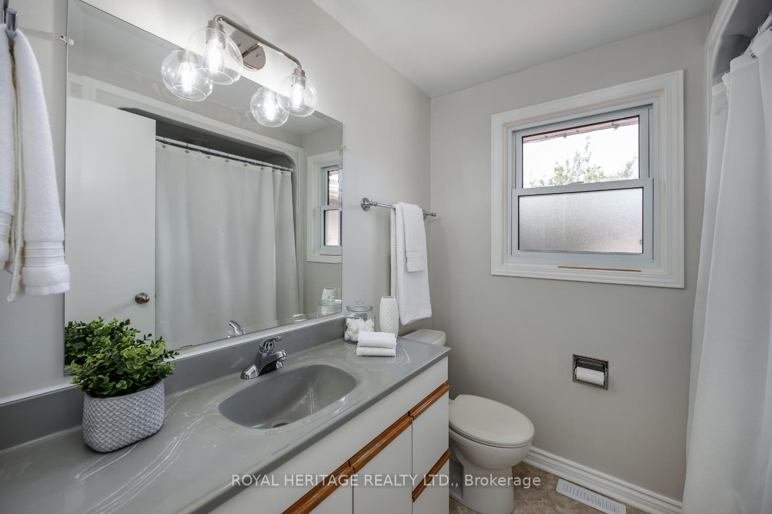 Photo 17 of 15 Lawrie Road, Ajax, South East — HOMEH