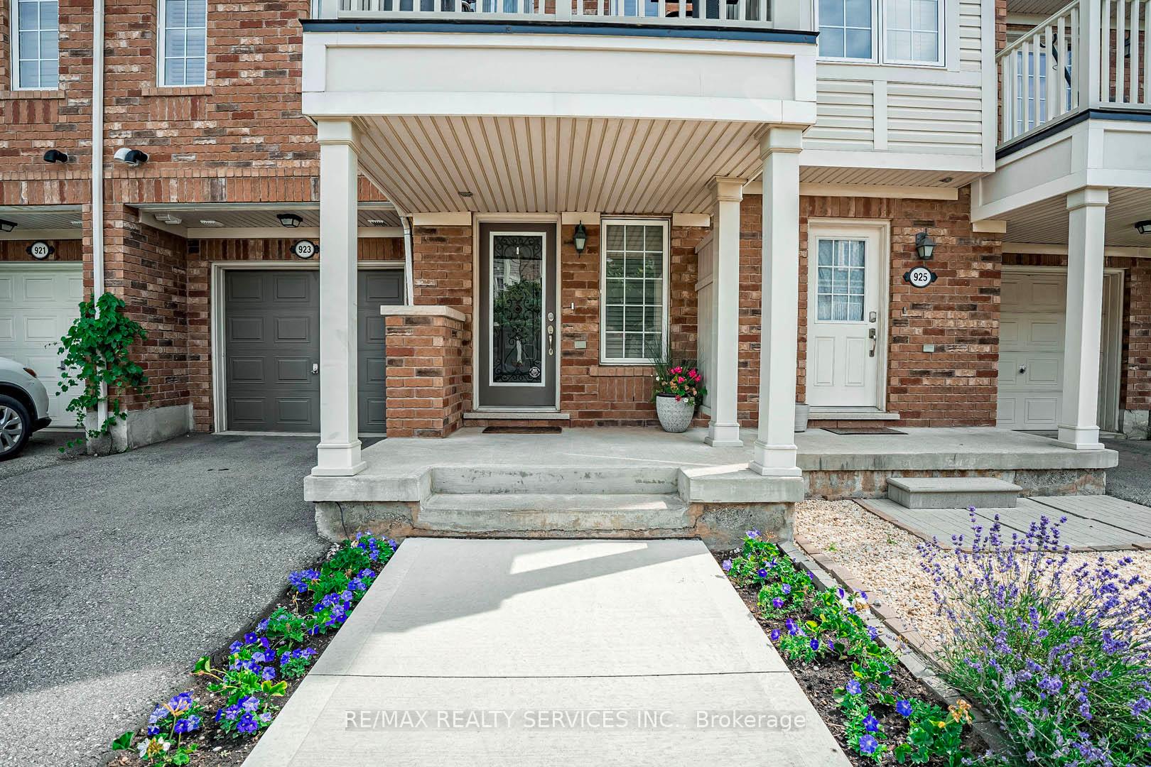 Photo 2 of 923 Sprague Place, Milton, Coates — HOMEH
