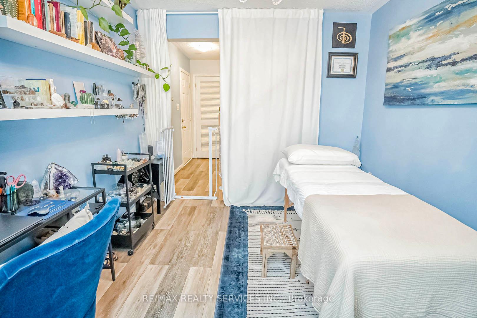 Photo 4 of 923 Sprague Place, Milton, Coates — HOMEH