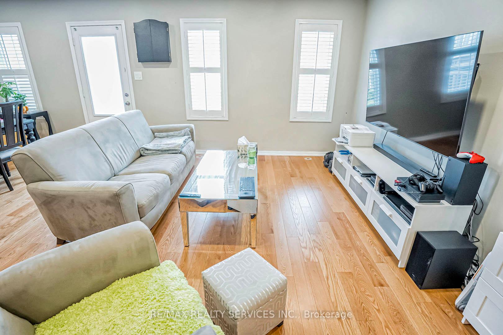 Photo 7 of 923 Sprague Place, Milton, Coates — HOMEH