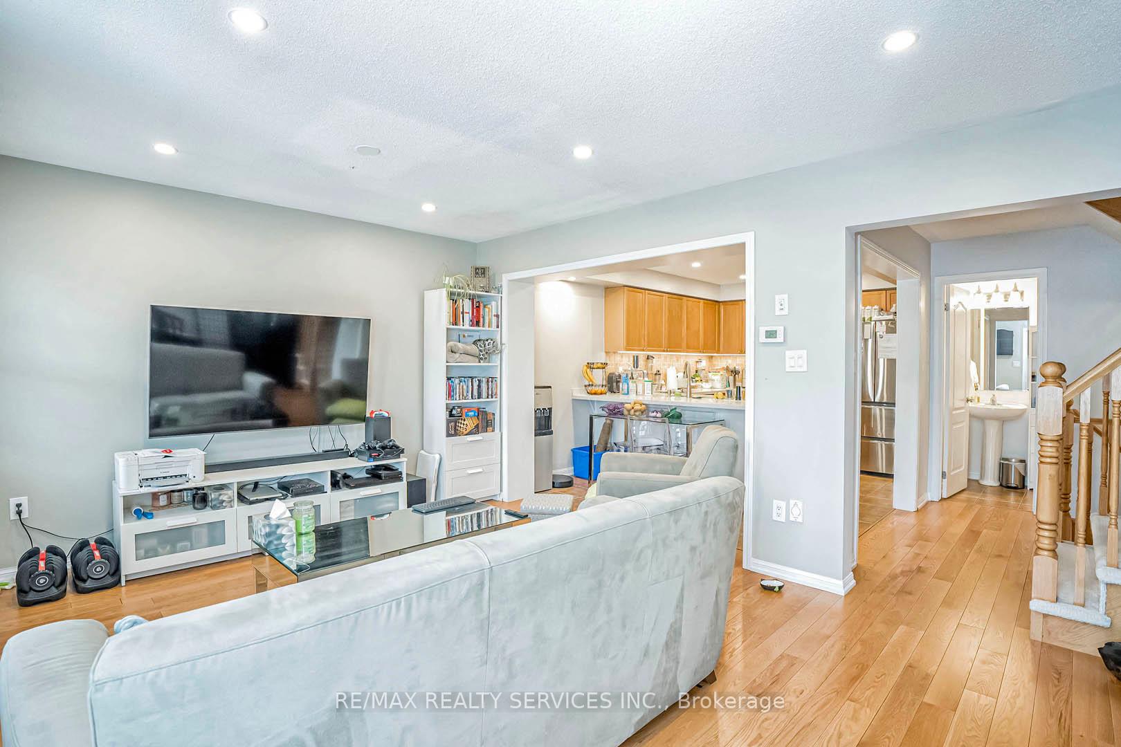 Photo 11 of 923 Sprague Place, Milton, Coates — HOMEH