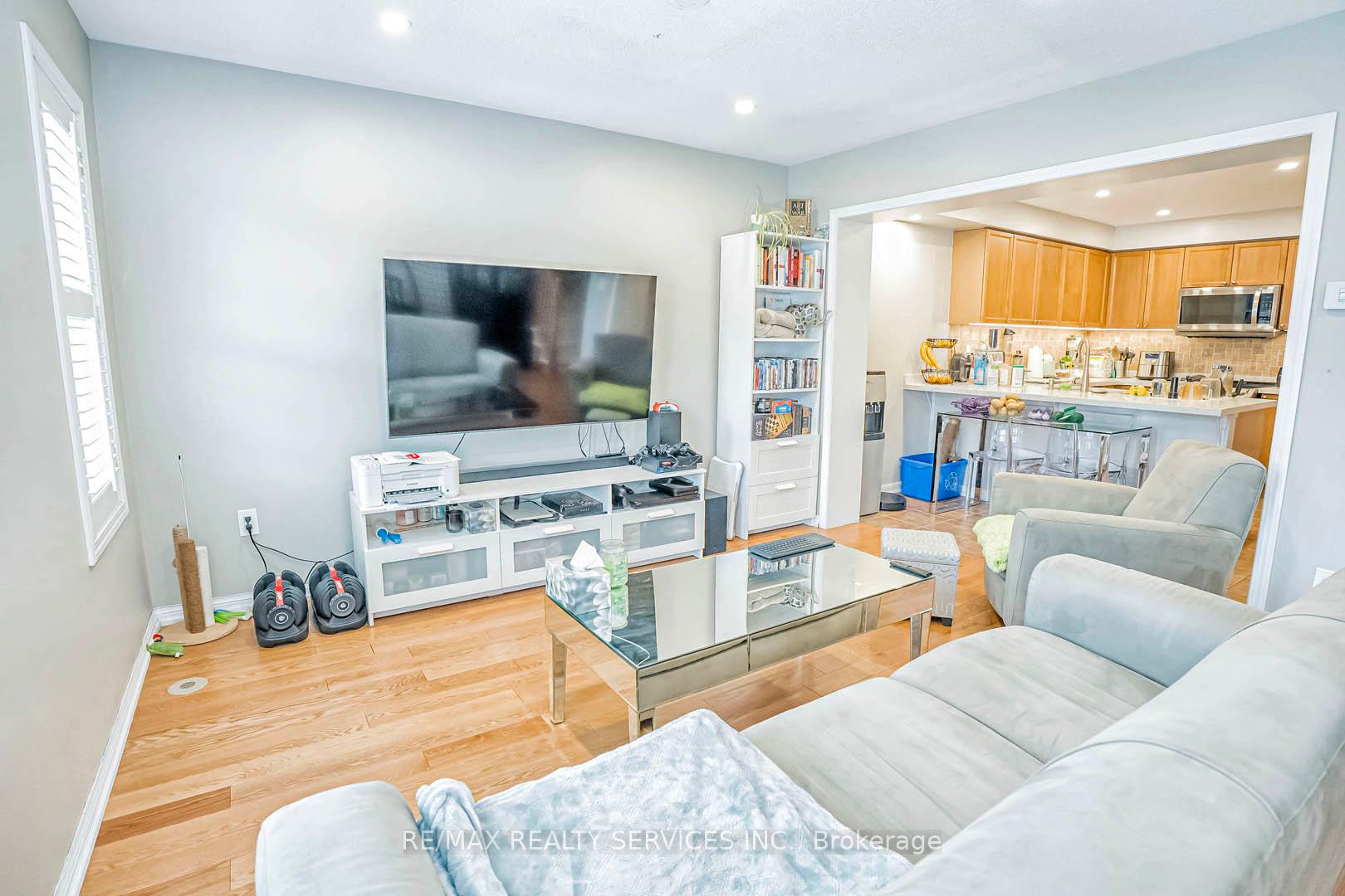 Photo 12 of 923 Sprague Place, Milton, Coates — HOMEH