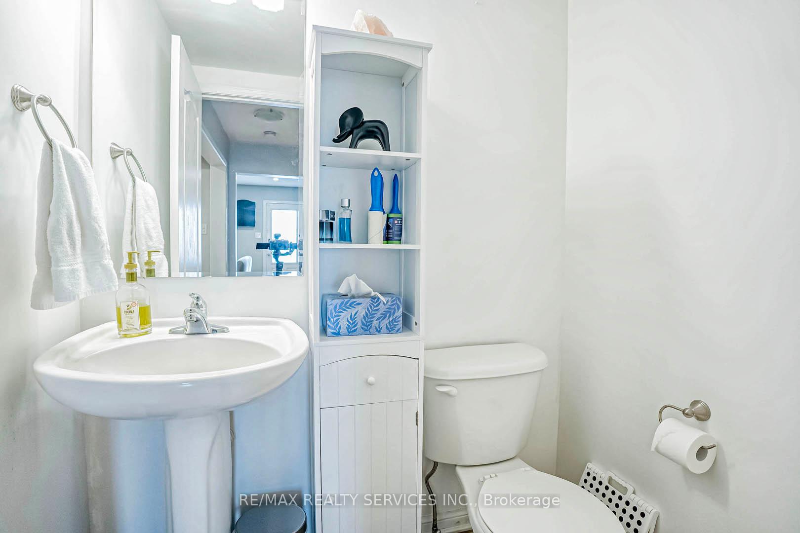 Photo 15 of 923 Sprague Place, Milton, Coates — HOMEH