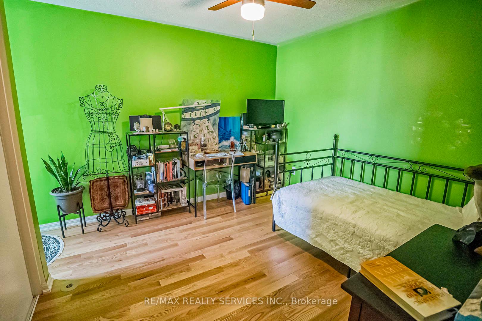 Photo 20 of 923 Sprague Place, Milton, Coates — HOMEH