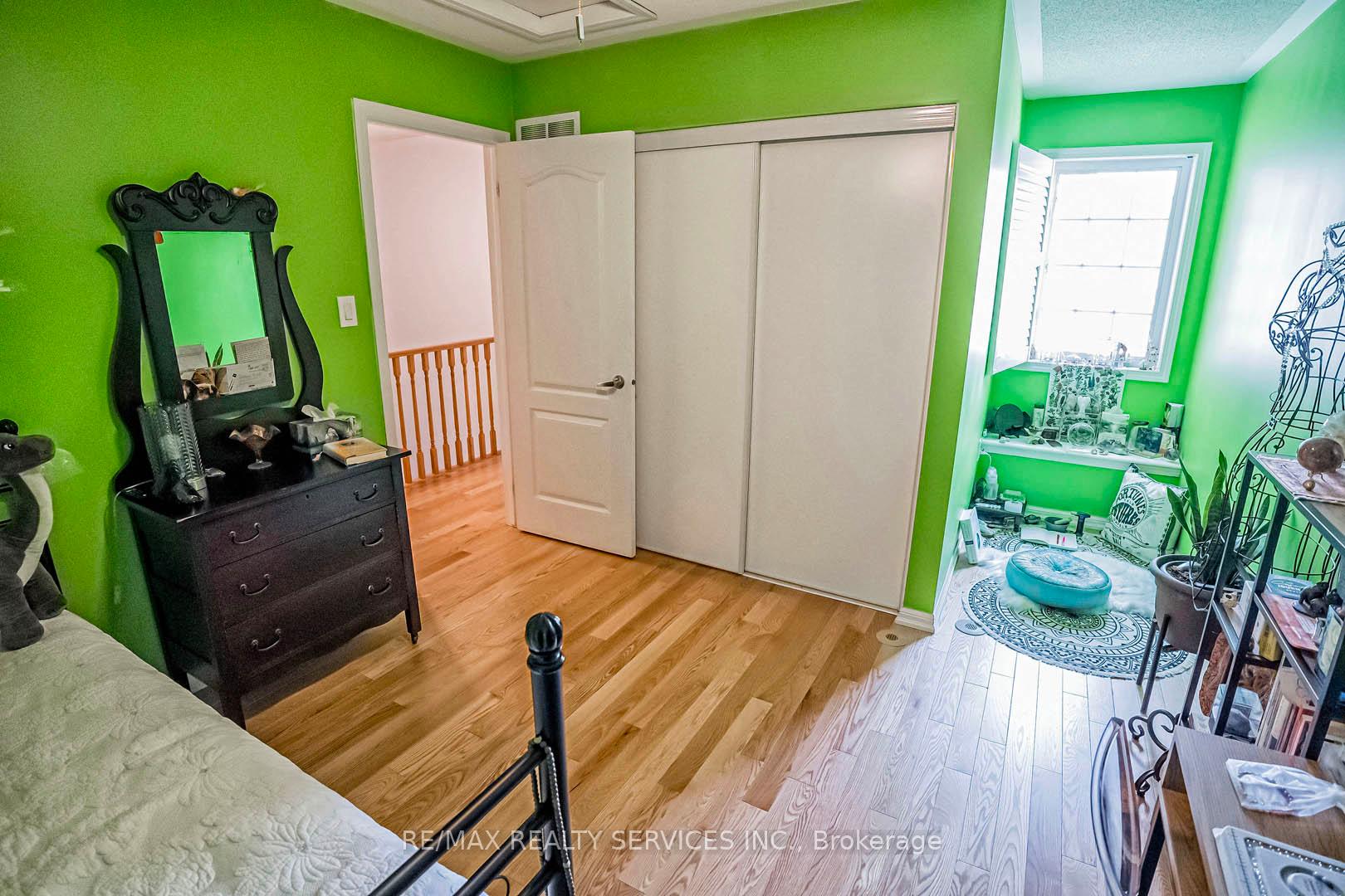 Photo 21 of 923 Sprague Place, Milton, Coates — HOMEH
