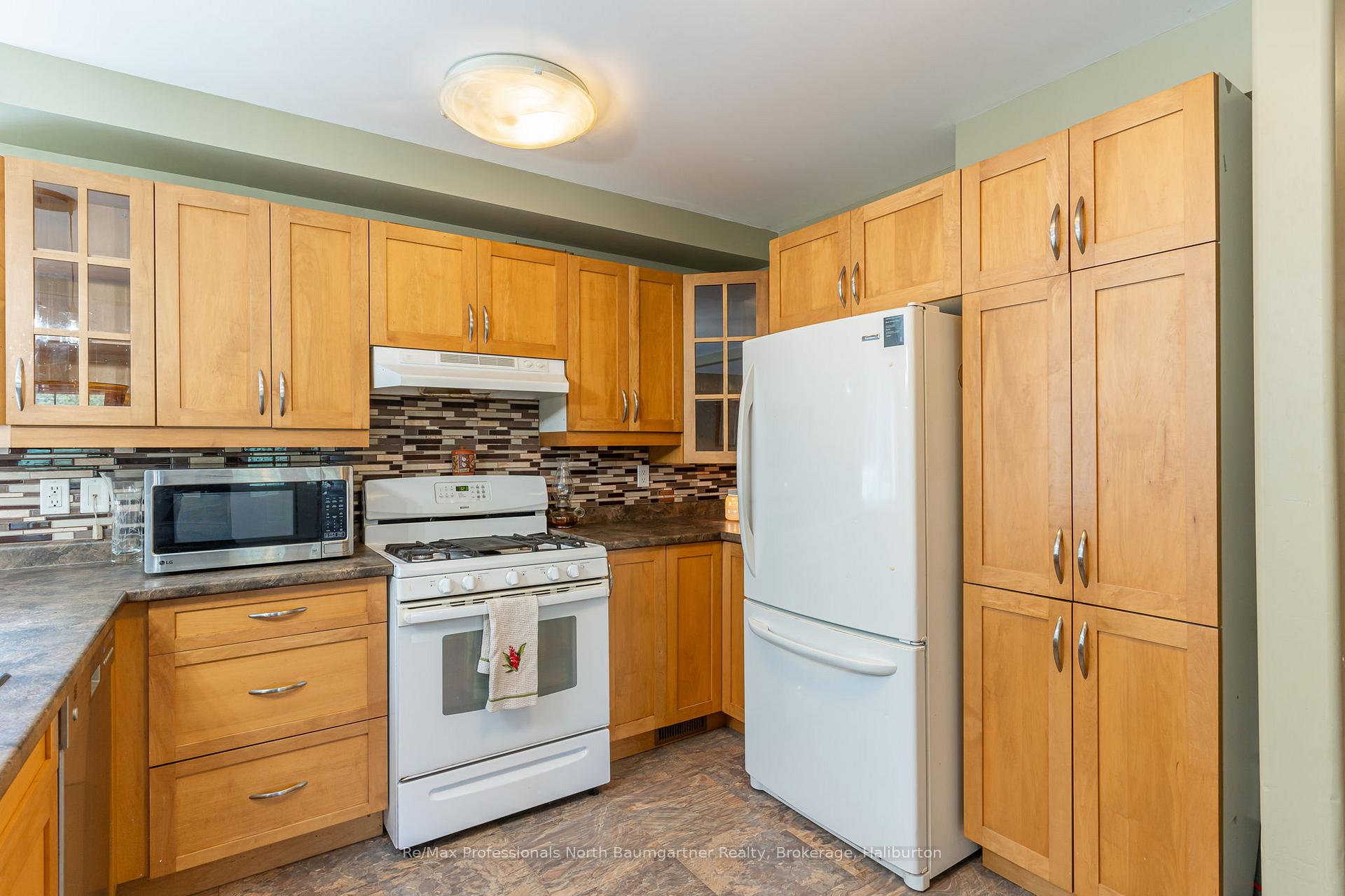 Photo 10 of 1008 Nor Vel Drive, Algonquin Highlands, Stanhope — HOMEH