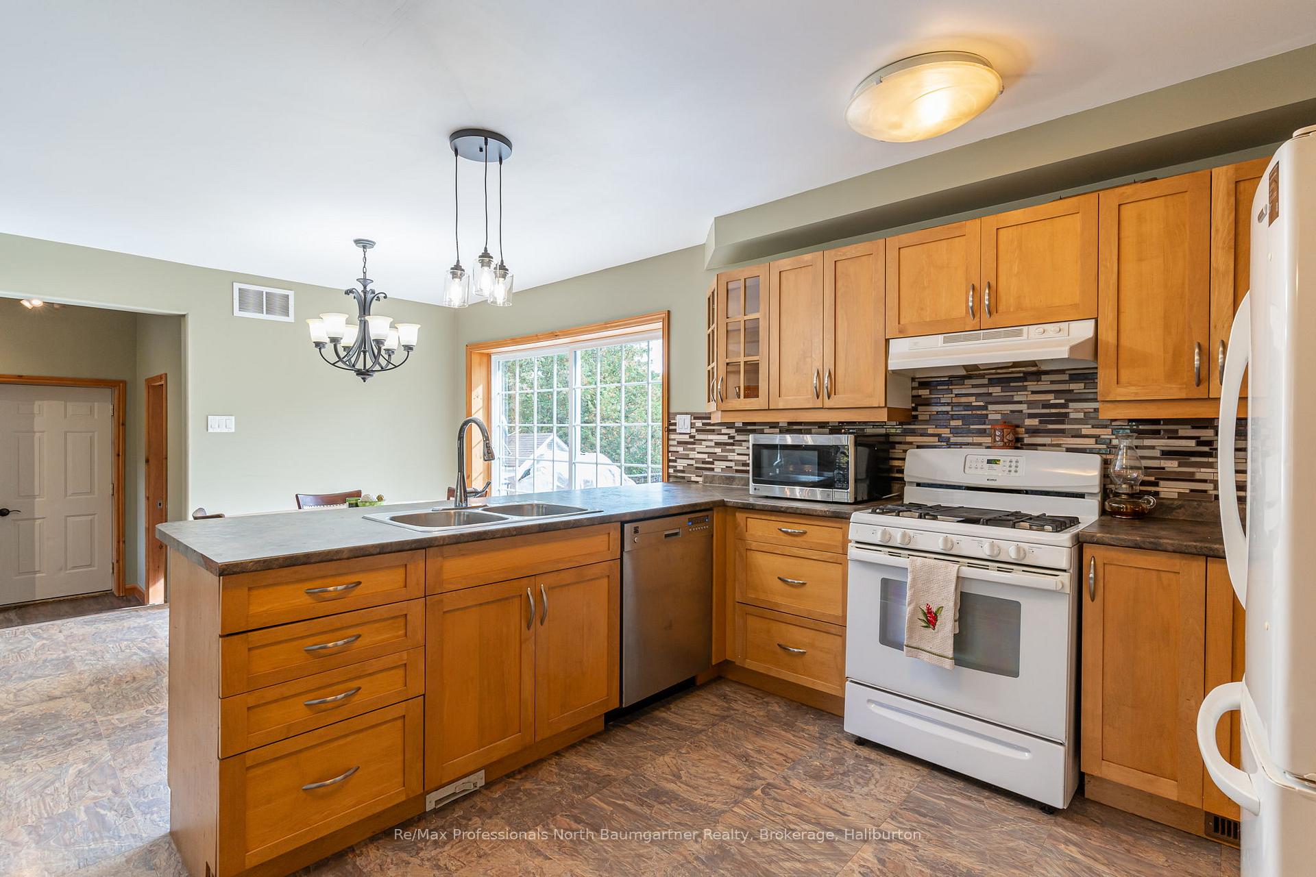 Photo 12 of 1008 Nor Vel Drive, Algonquin Highlands, Stanhope — HOMEH