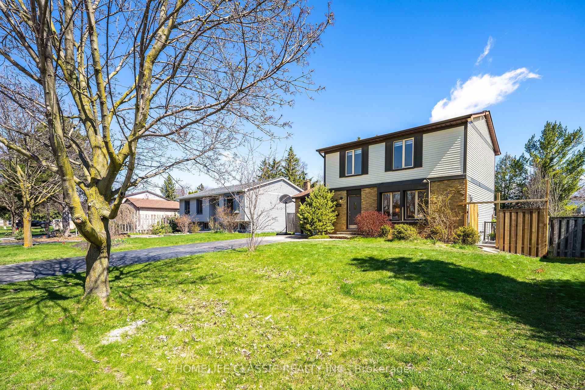 Front of Unit Main, 583 Elliott Crescent