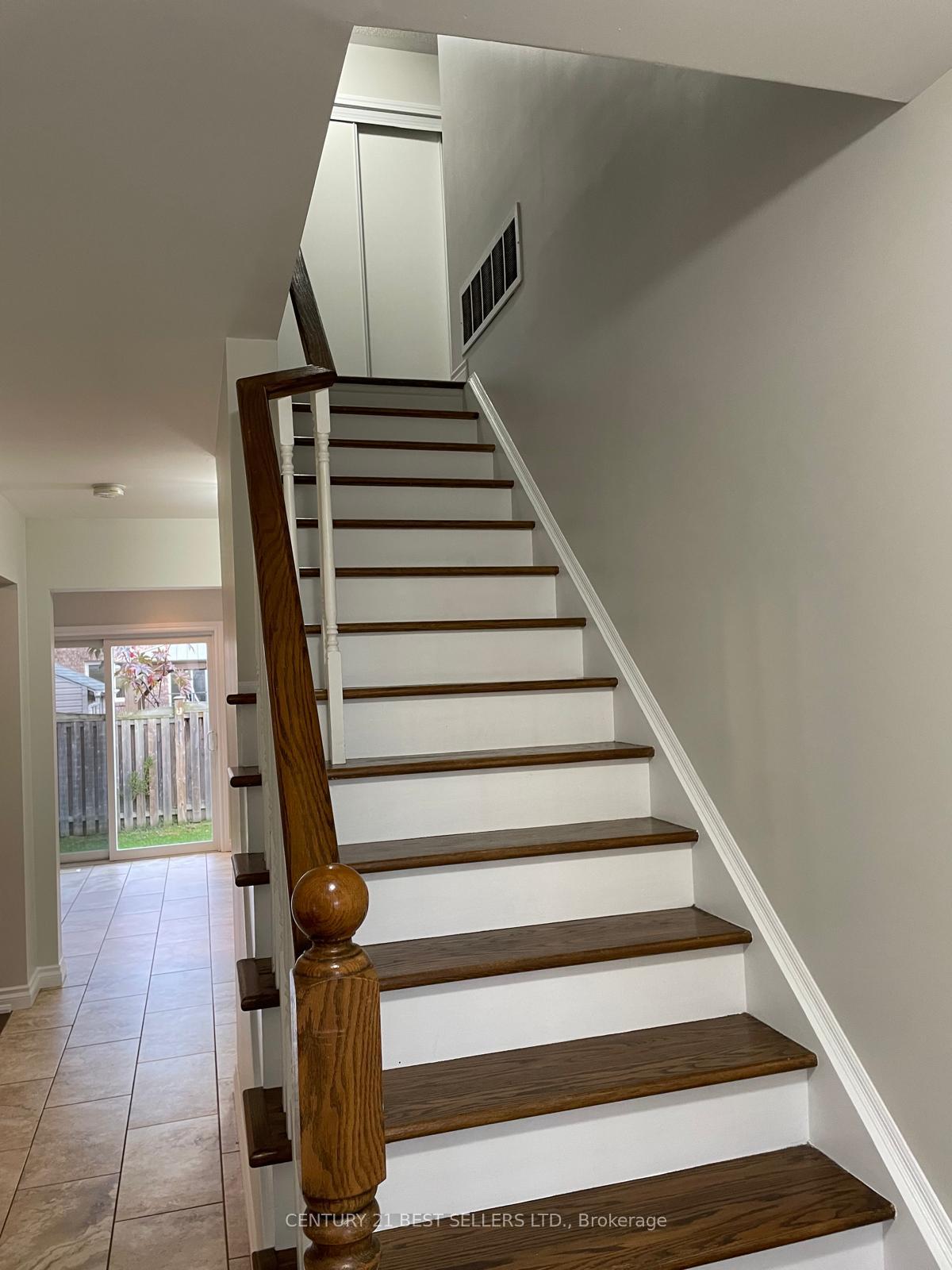 Photo 4 of 228 Mcdougall Crossing, Milton, Harrison — HOMEH