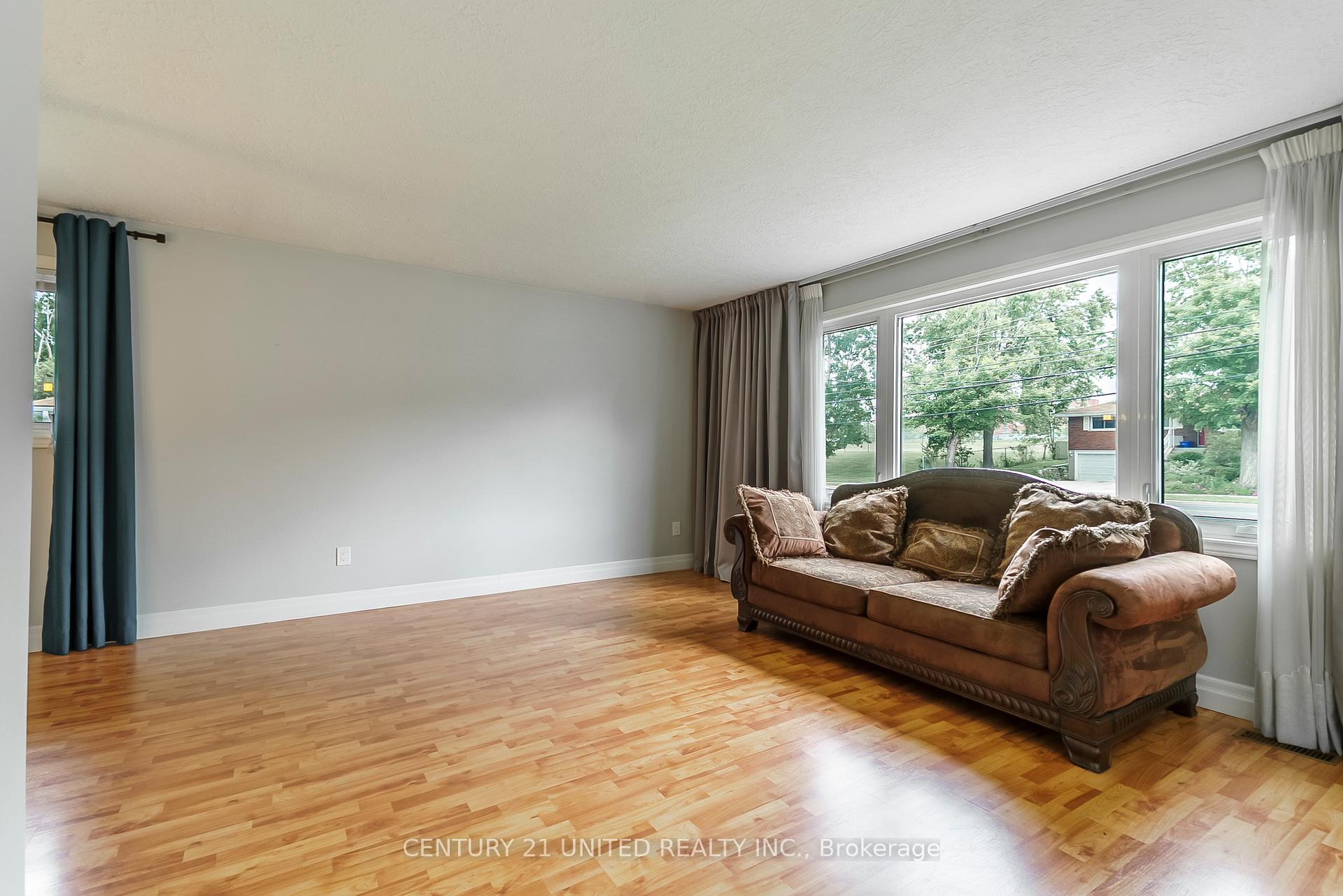 Photo 6 of 861 Hilliard Street, Peterborough, Northcrest Ward 5 — HOMEH
