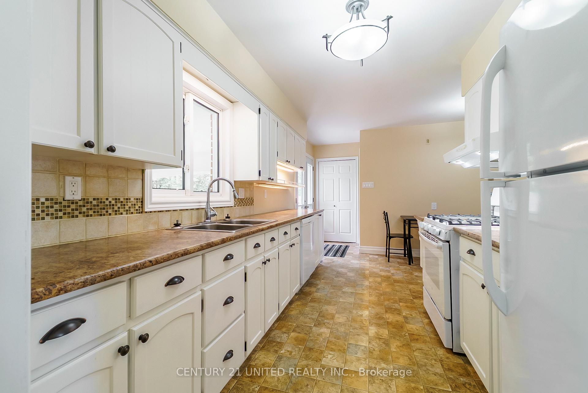 Photo 12 of 861 Hilliard Street, Peterborough, Northcrest Ward 5 — HOMEH