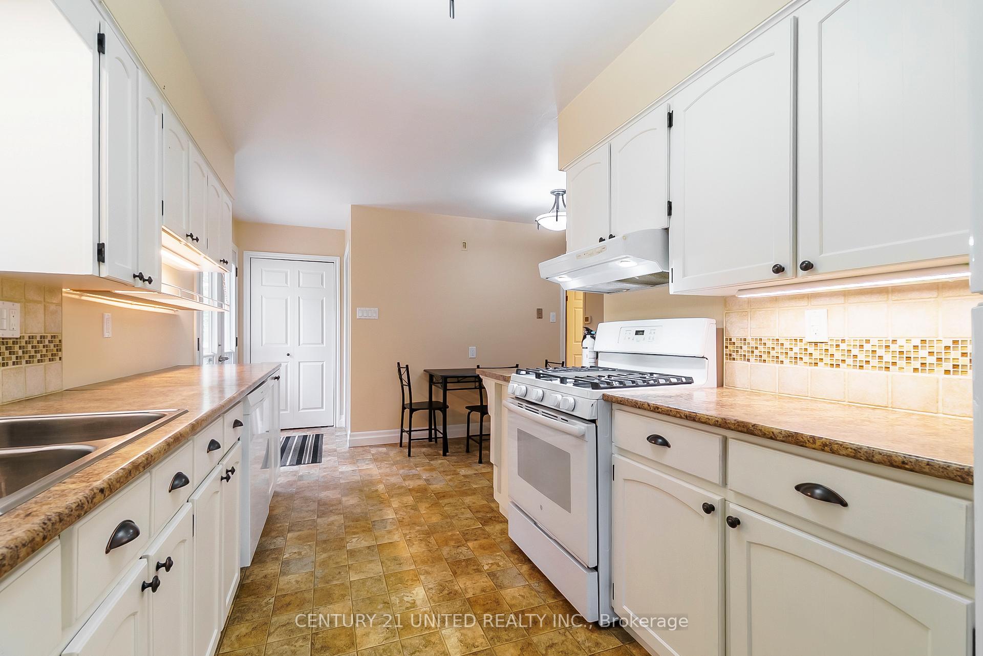 Photo 13 of 861 Hilliard Street, Peterborough, Northcrest Ward 5 — HOMEH
