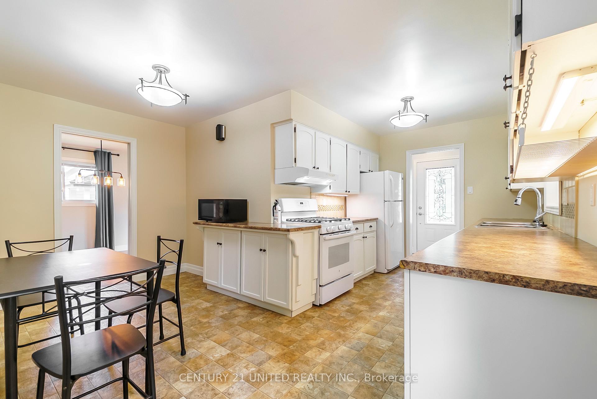 Photo 14 of 861 Hilliard Street, Peterborough, Northcrest Ward 5 — HOMEH