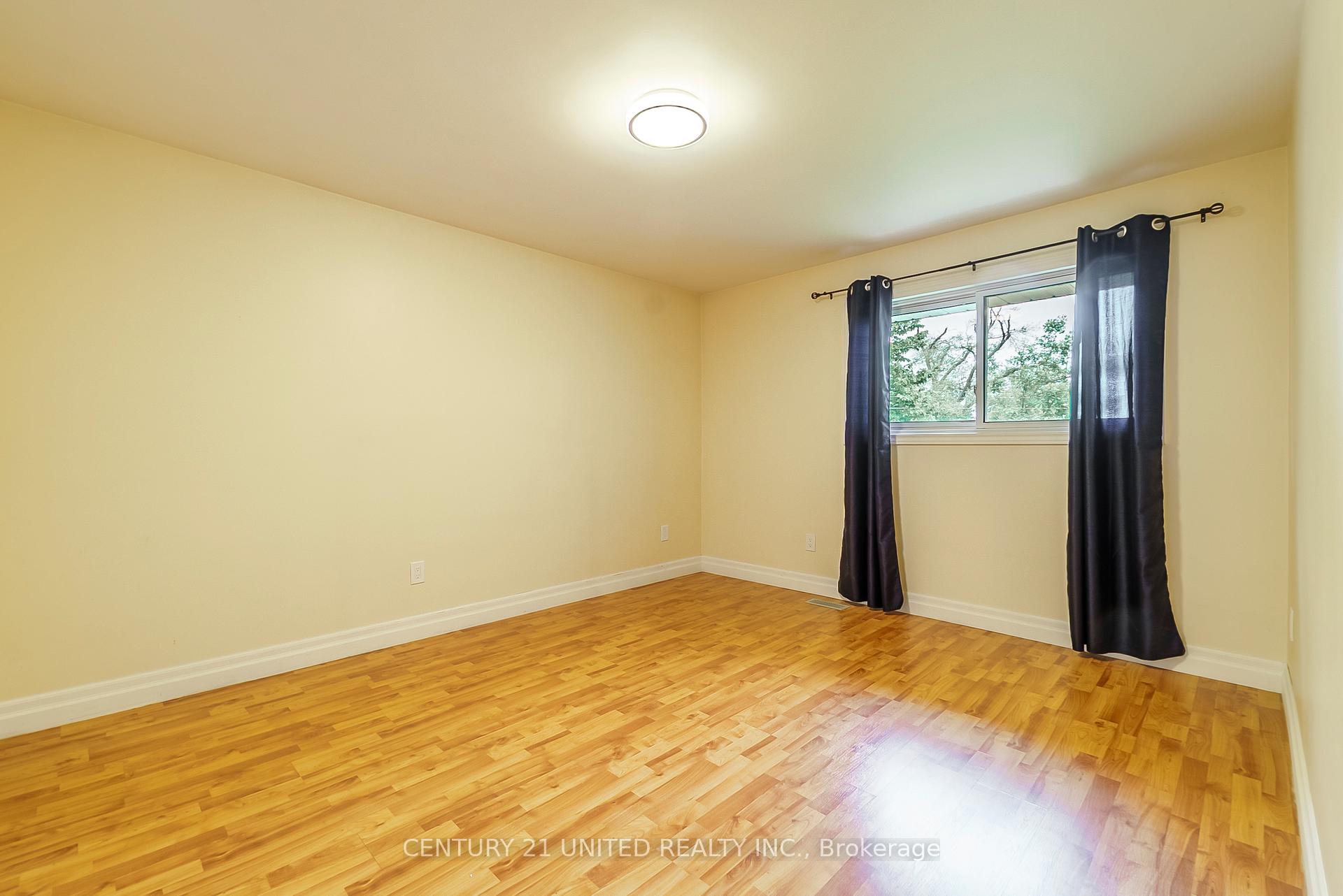 Photo 17 of 861 Hilliard Street, Peterborough, Northcrest Ward 5 — HOMEH