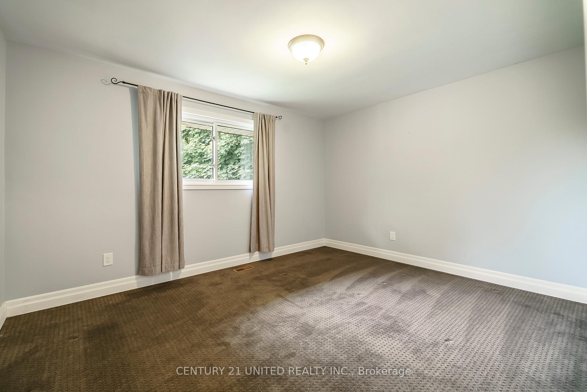 Photo 19 of 861 Hilliard Street, Peterborough, Northcrest Ward 5 — HOMEH