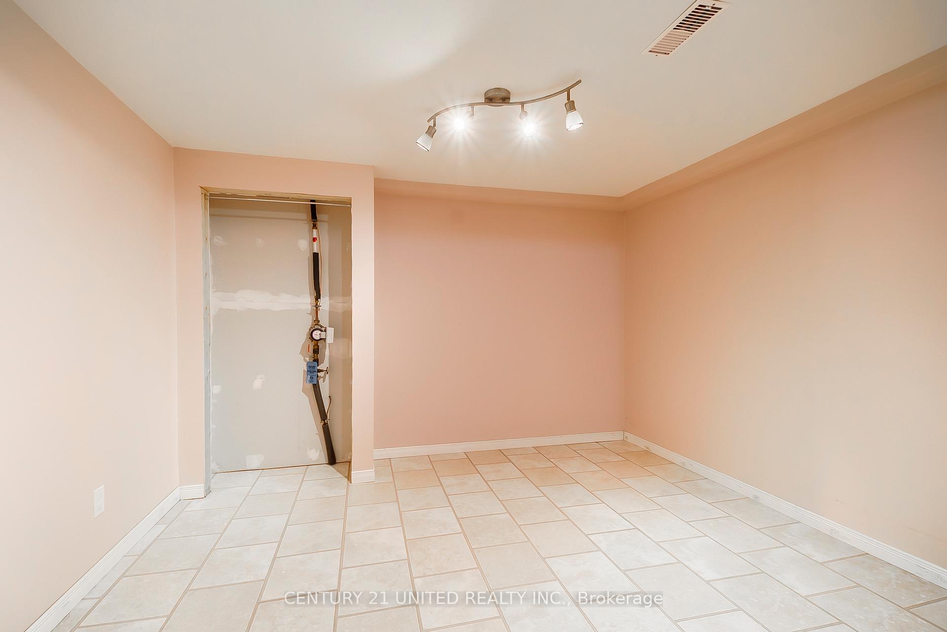 Photo 29 of 861 Hilliard Street, Peterborough, Northcrest Ward 5 — HOMEH